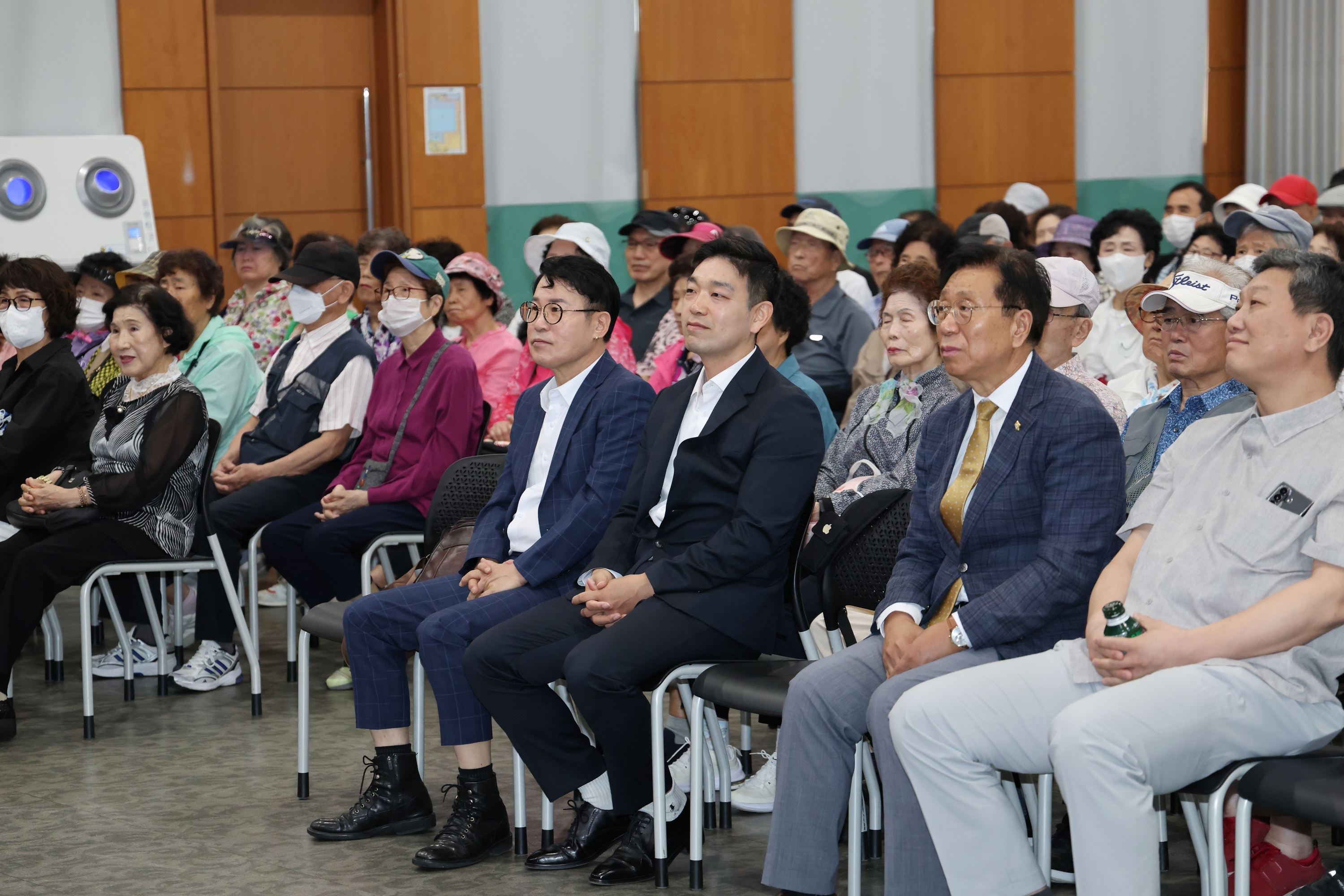 '청담사회복지관 노인활동지원사업 참여자 교육' 게시글의 사진(4) '260611_청담사회복지관 노인활동지원사업 참여자 교육 (4).jpg'