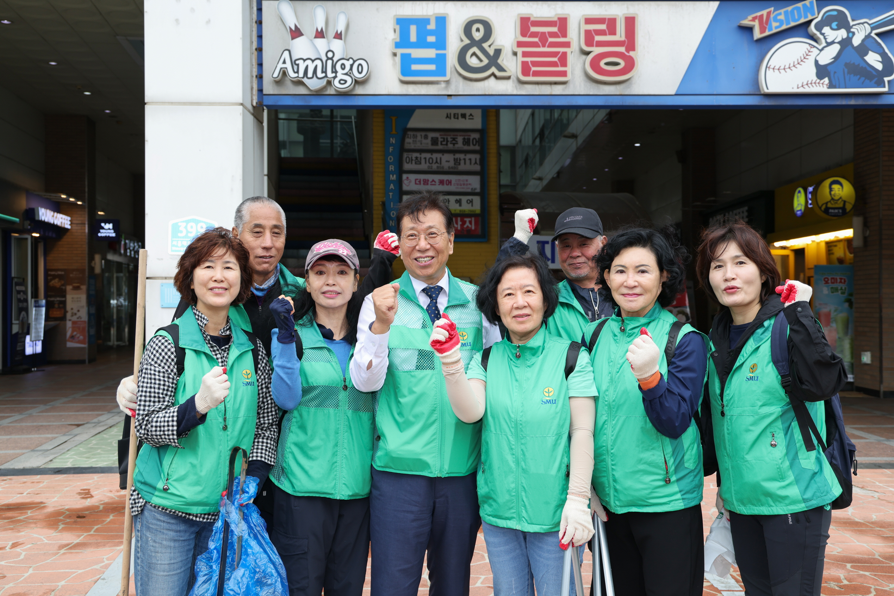 '새마을운동 금천구지회 빗물받이 주변 대청소' 게시글의 사진(5) '251014_»õ¸¶À»¿îµ¿ ±ÝÃµ±¸ÁöÈ¸ ºø¹°¹ÞÀÌ ÁÖº¯ ´ëÃ»¼Ò (5).jpg'