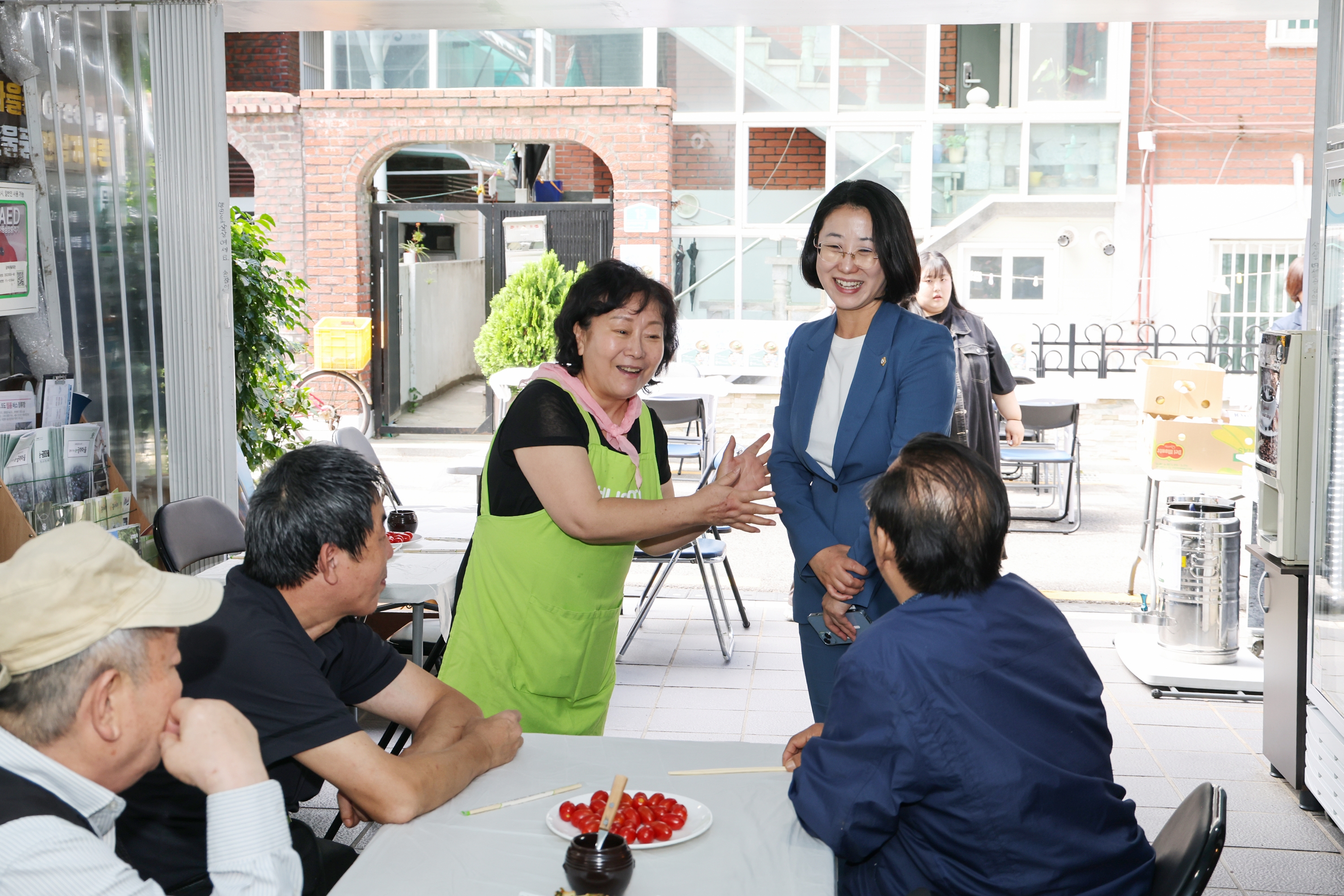'독산1동 금하마을 공유밥상의 행복 냉면데이 나눔행사' 게시글의 사진(3) '260909_독산1동 금하마을 공유밥상의 행복 냉면데이 나눔행사 (5).jpg'