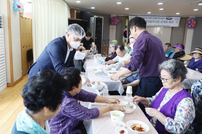 '시흥1동 새마을부녀회 삼계탕 나눔' 게시글의 사진(5) '240710_시흥1동 새마을부녀회 삼계탕 나눔 (6).jpg'