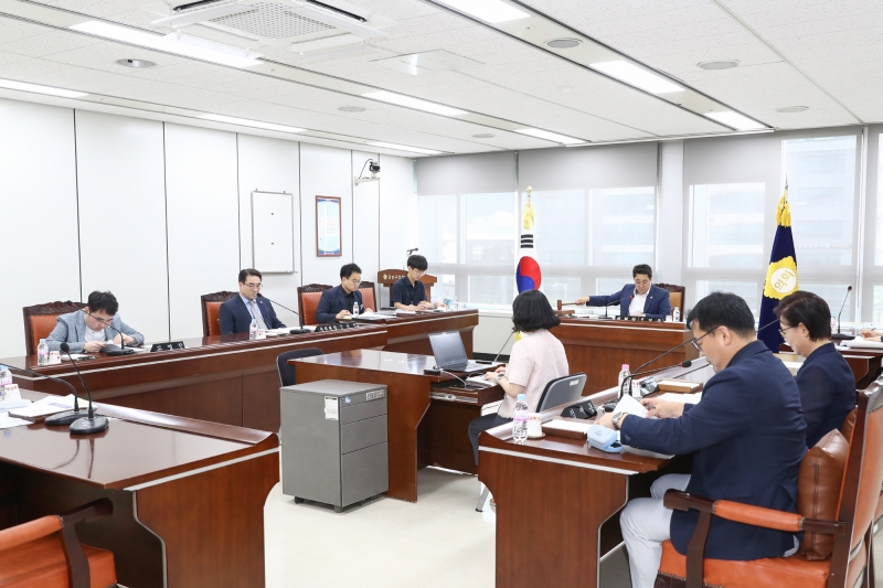 '의회운영회 의원연구단체 운영심의' 게시글의 사진(7) '240724_의회운영회 의원연구단체 운영심의 (2).jpg'