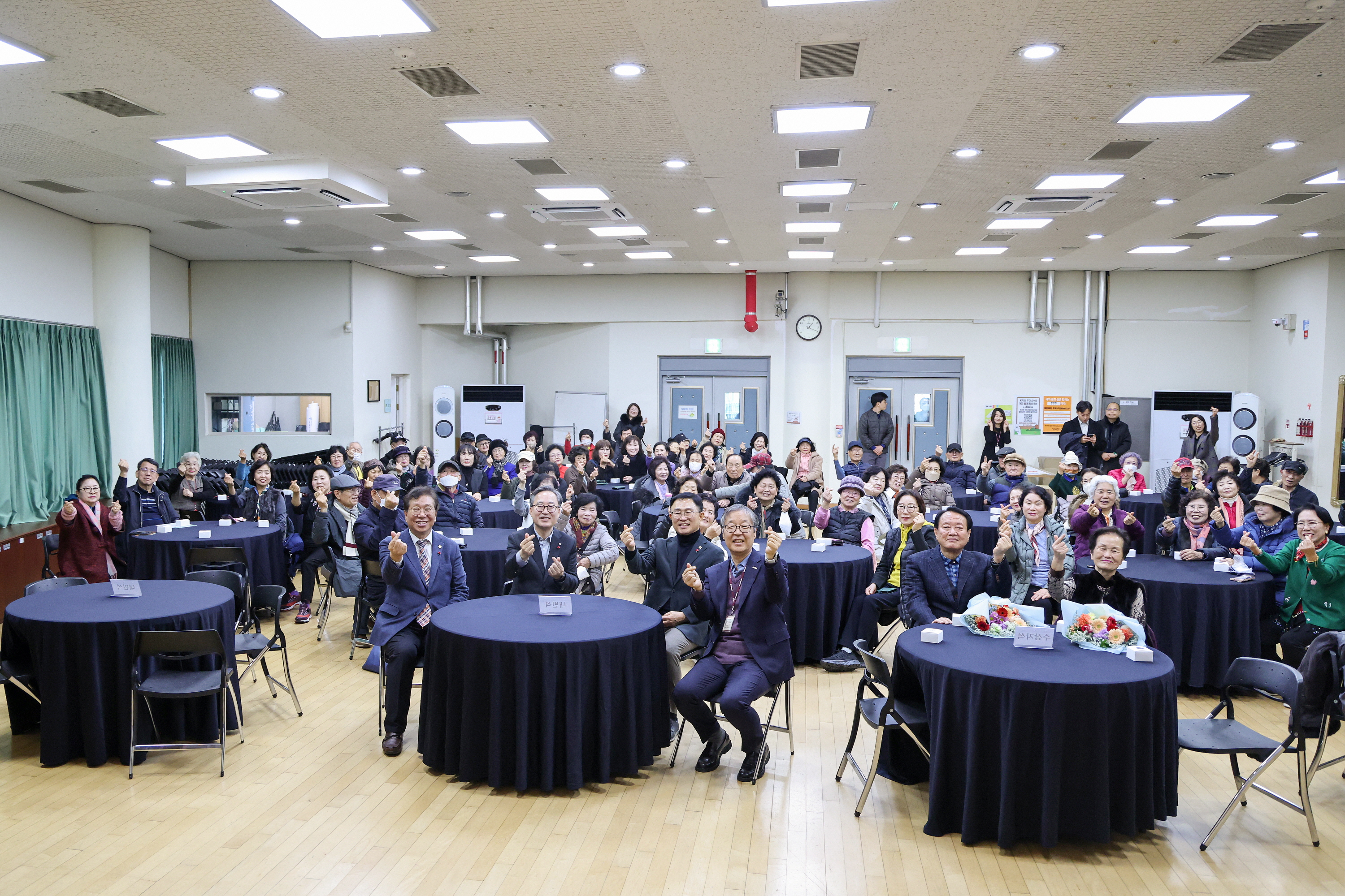 '노인종합복지관 봉사자 및 후원자 송년모임' 게시글의 사진(1) '251128_노인종합복지관 봉사자 및 후원자 송년모임 (1).jpg'