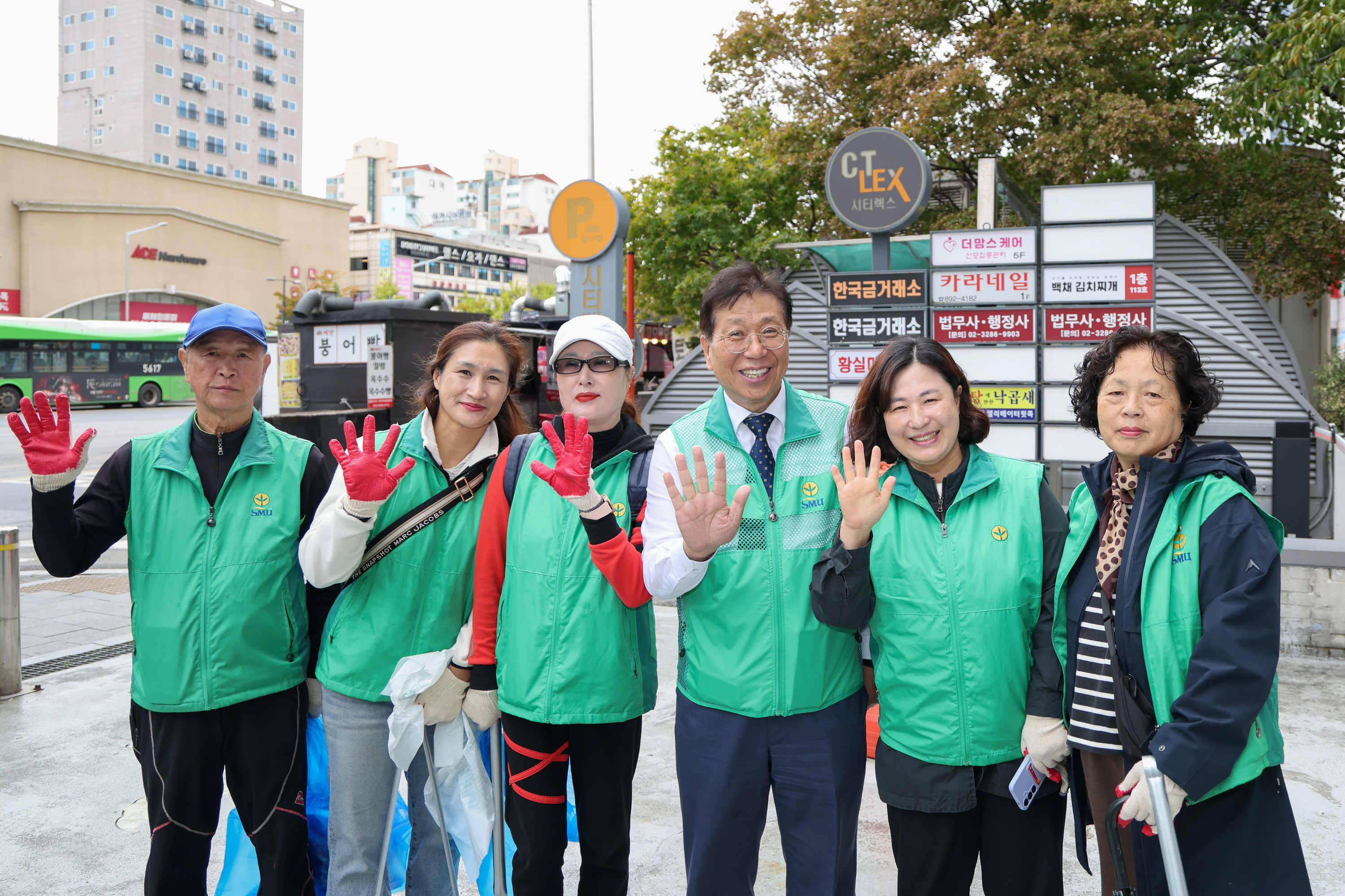 '새마을운동 금천구지회 빗물받이 주변 대청소' 게시글의 사진(4) '251014_»õ¸¶À»¿îµ¿ ±ÝÃµ±¸ÁöÈ¸ ºø¹°¹ÞÀÌ ÁÖº¯ ´ëÃ»¼Ò (4).jpg'