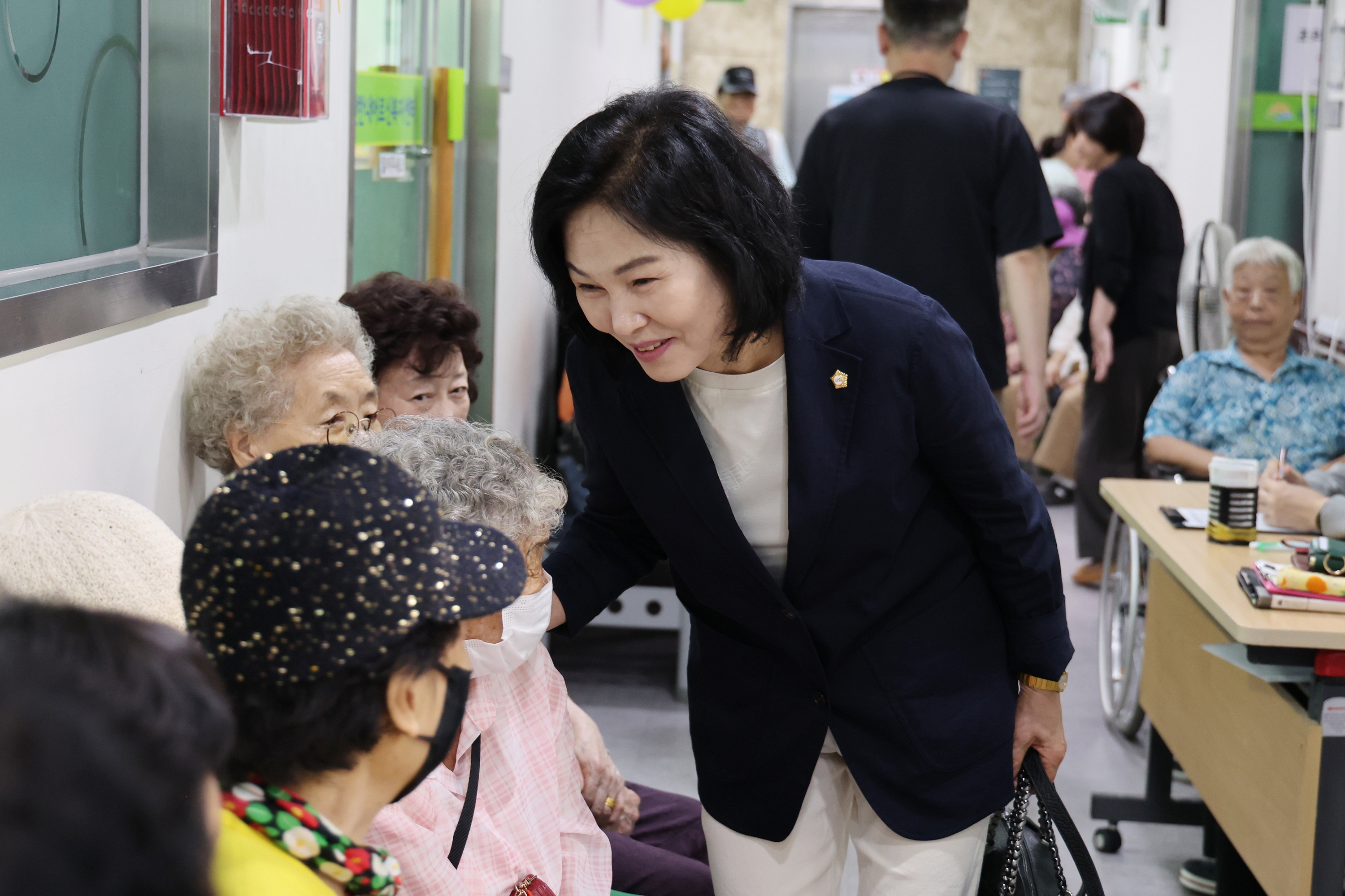 '금천한내어르신 복지센터 말복맞이 건강 영양죽 나눔행사' 게시글의 사진(17) '260813_금천한내어르신복지센터 말복맞이 건강 영양죽 나눔 행사 (18).jpg'