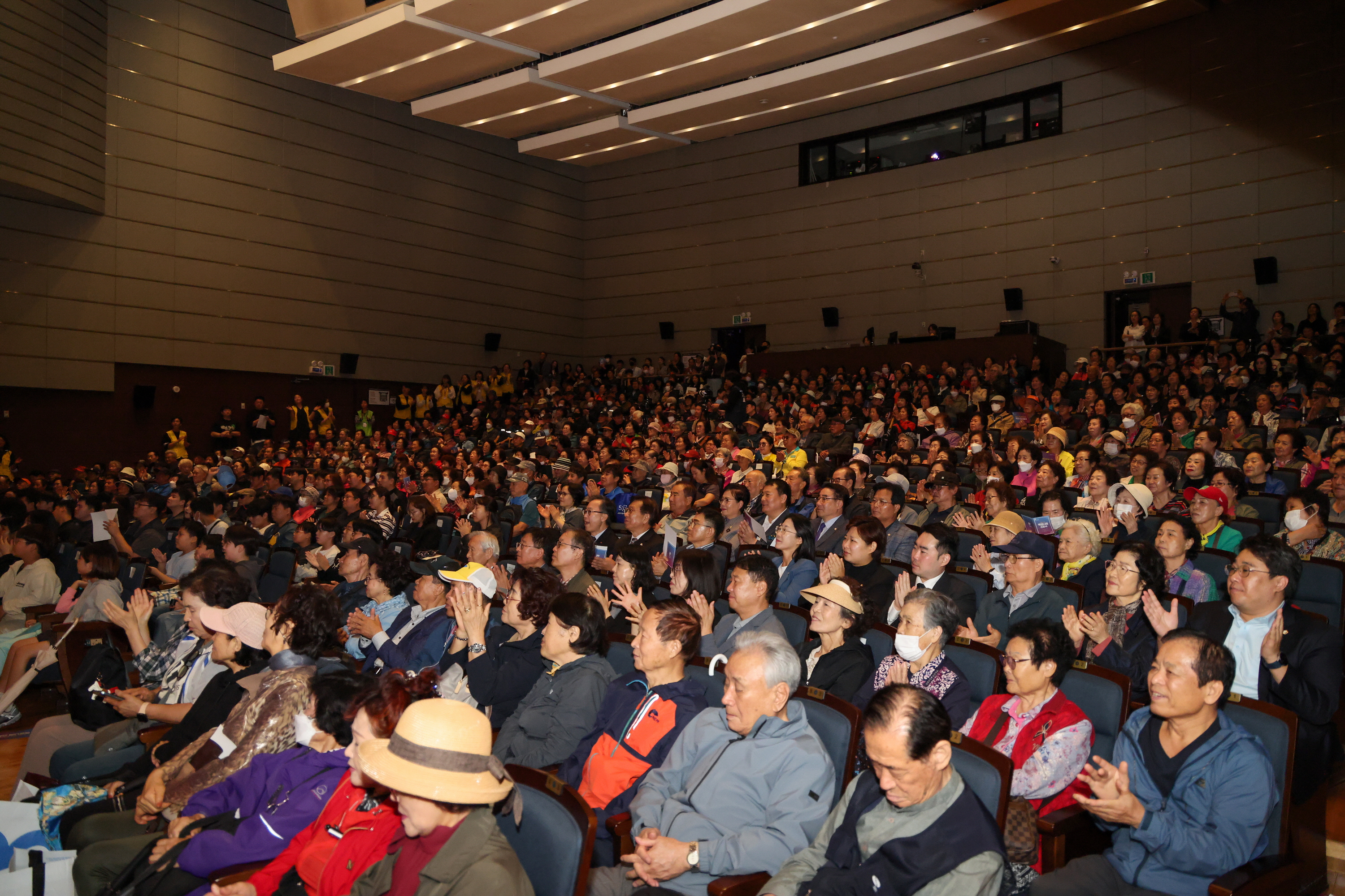 '2025 백금나래 선포식' 게시글의 사진(9) '251013_2025 ¹é±Ý³ª·¡ ¼±Æ÷½Ä (9).jpg'