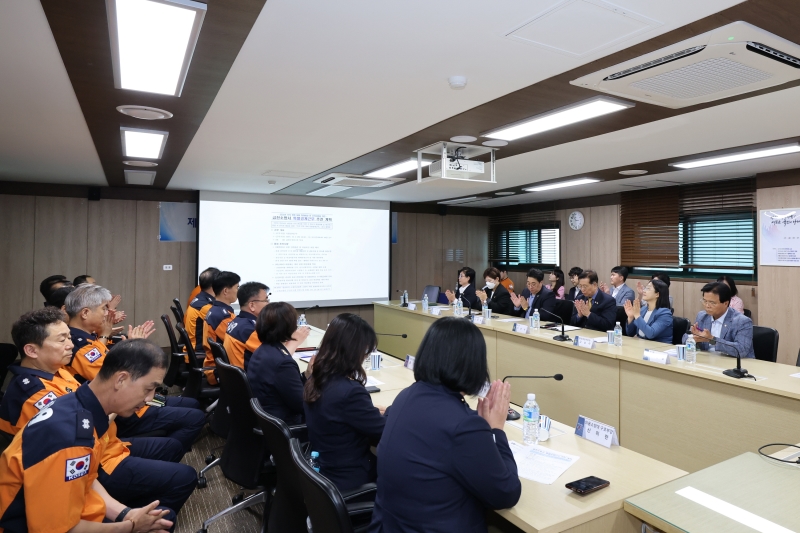 '추석맞이 기관 위문품 전달식' 게시글의 사진(8) '250930_추석맞이 기관 위문품 전달식 (8).jpg'