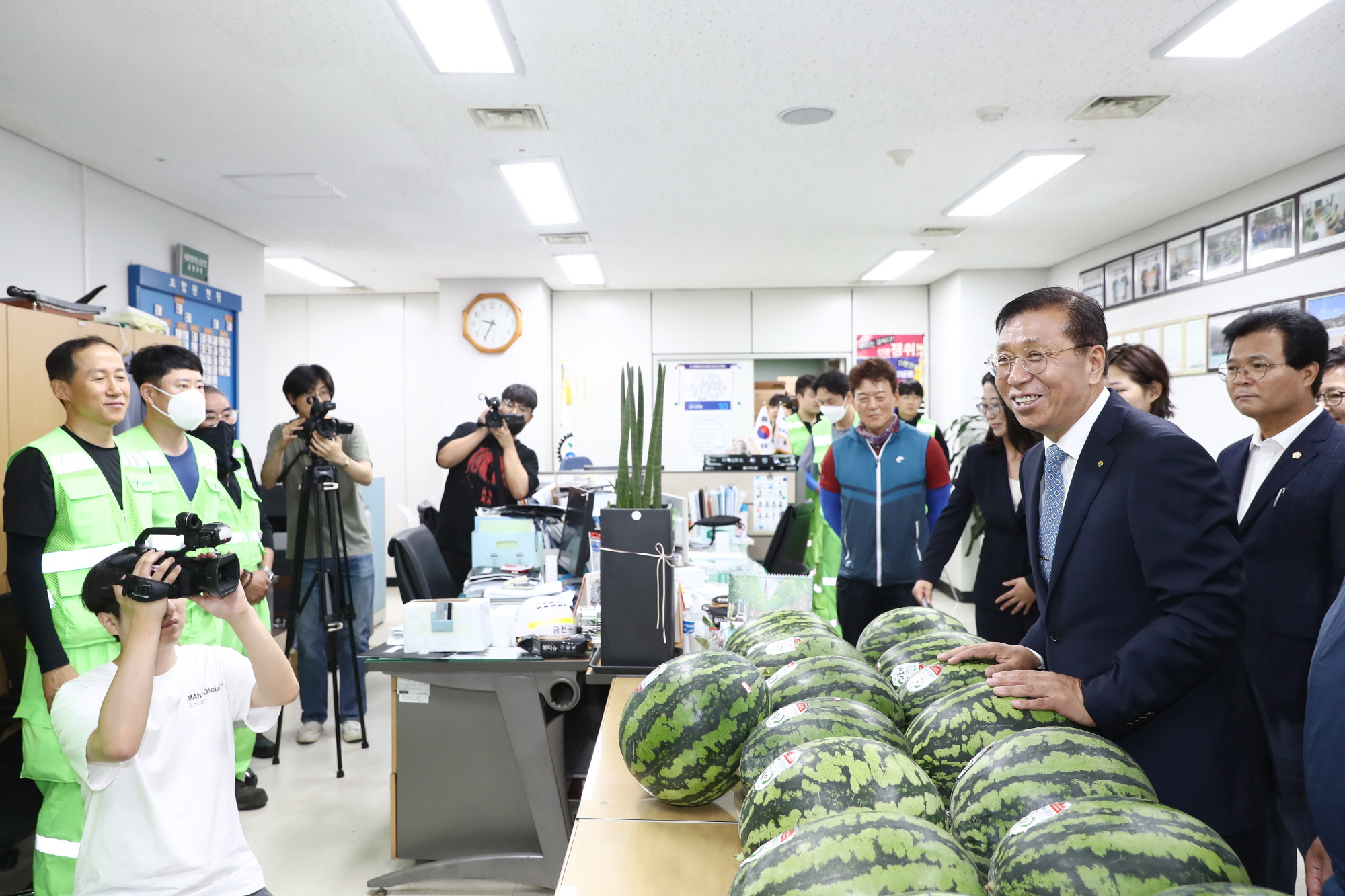 '제9대 금천구의회 개원 2주년 기념 현장방문' 게시글의 사진(2) '240715_제9대 금천구의회 개원 2주년 기념 현장방문 (2).jpg'