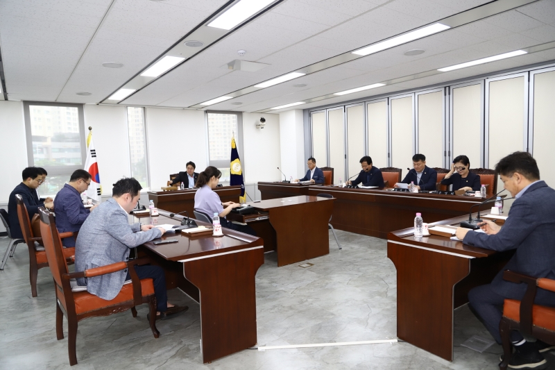 '제251회 임시회 의회운영위원회' 게시글의 사진(9) '240823A_의회운영위원회 (4).JPG'