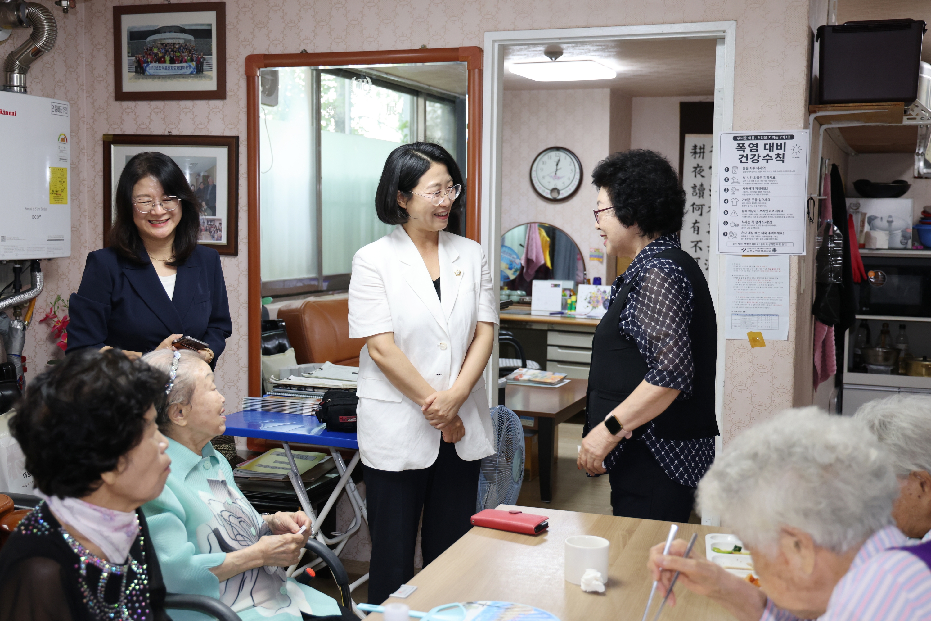 '시흥동 경로당 방문' 게시글의 사진(13) '260819_시흥동 경로당 방문 (13).jpg'