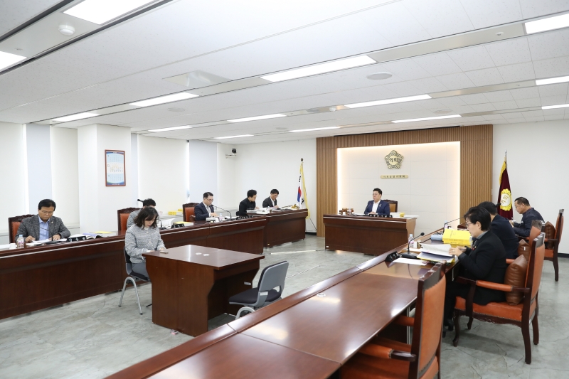 '제252회 정례회 의회운영위원회' 게시글의 사진(2) '241125_제252회 정례회 의회운영회 (2)(0).jpg'