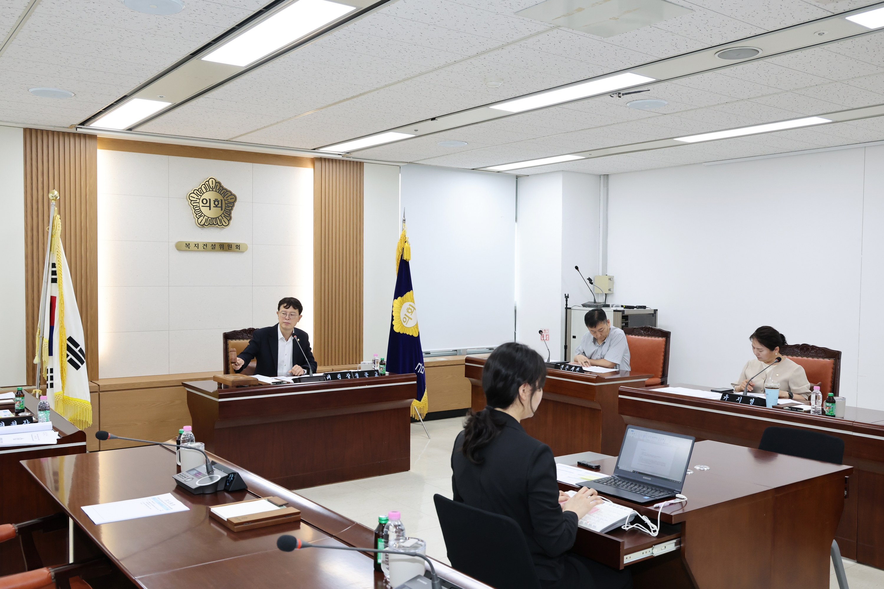'제262회 금천구의회 임시회 복지건설위원회' 게시글의 사진(1) '260722_제262회 금천구의회 임시회 복지건설위원회 (1).jpg'