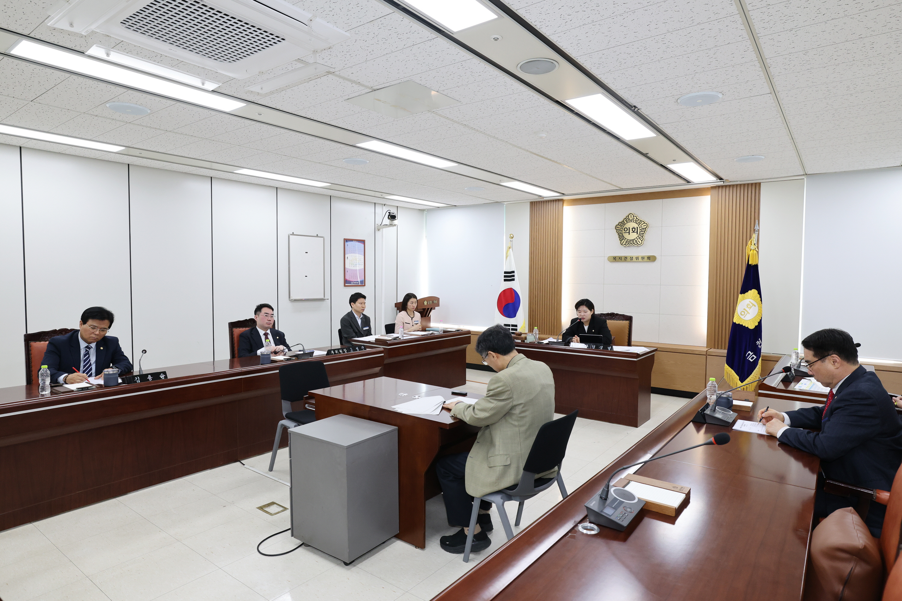 '제260회 금천구의회 복지건설위원회' 게시글의 사진(12) '260402_제260회 금천구의회 복지건설위원회 (12).jpg'