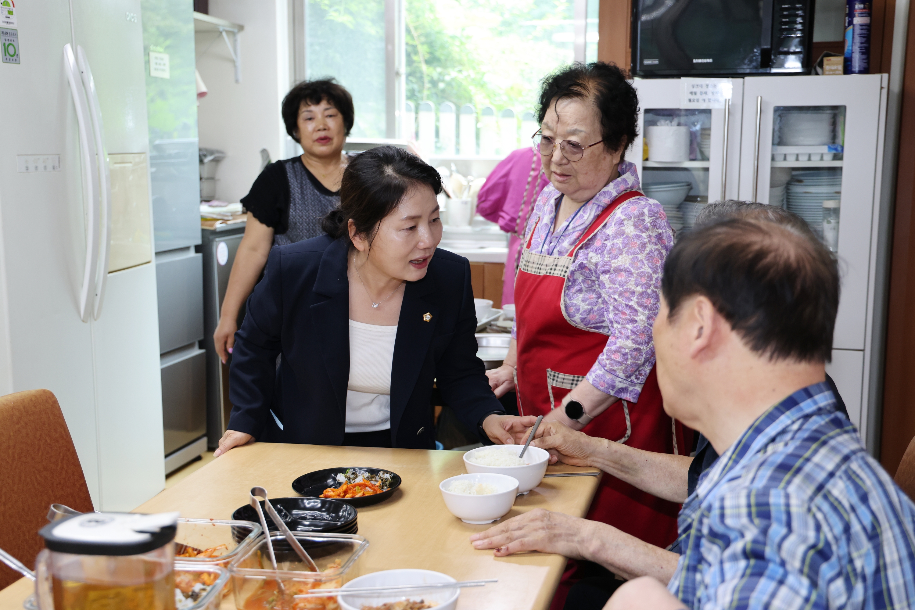 '시흥동 경로당 방문' 게시글의 사진(10) '260819_시흥동 경로당 방문 (10).jpg'