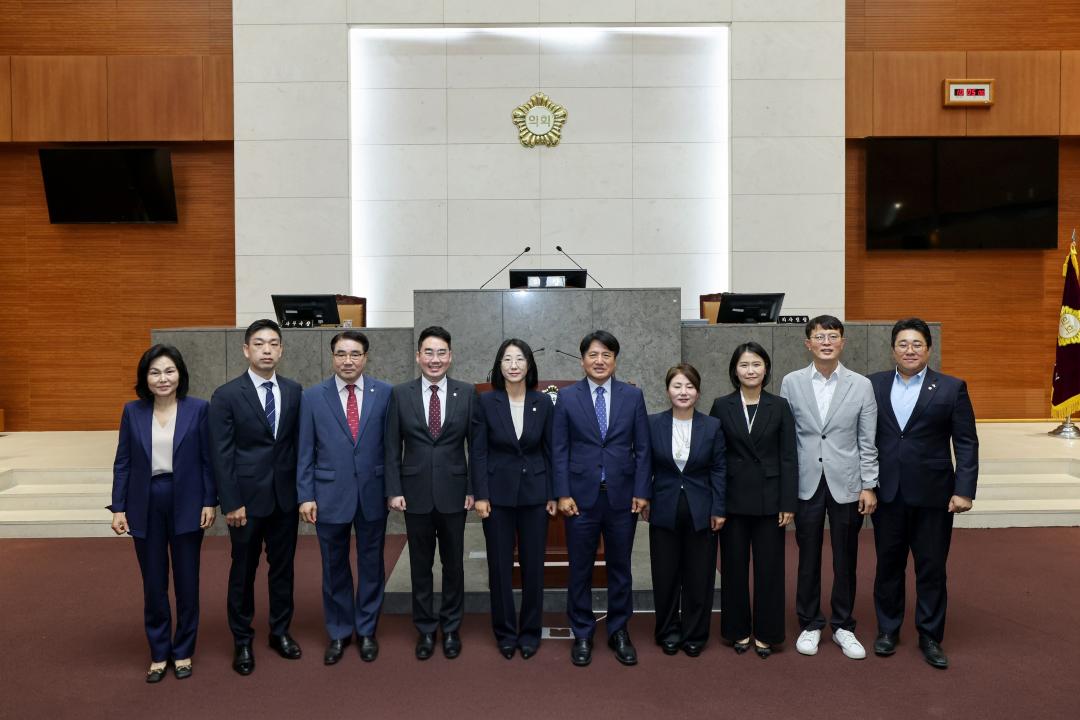 '제10대 금천구의회 의원 당선인 상견례' 게시글의 사진(24) '260608_제10대 의원 당선자 상견례 (24).jpg'