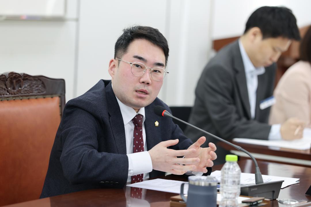'제260회 금천구의회 복지건설위원회' 게시글의 사진(7) '260402_제260회 금천구의회 복지건설위원회 (7).jpg'