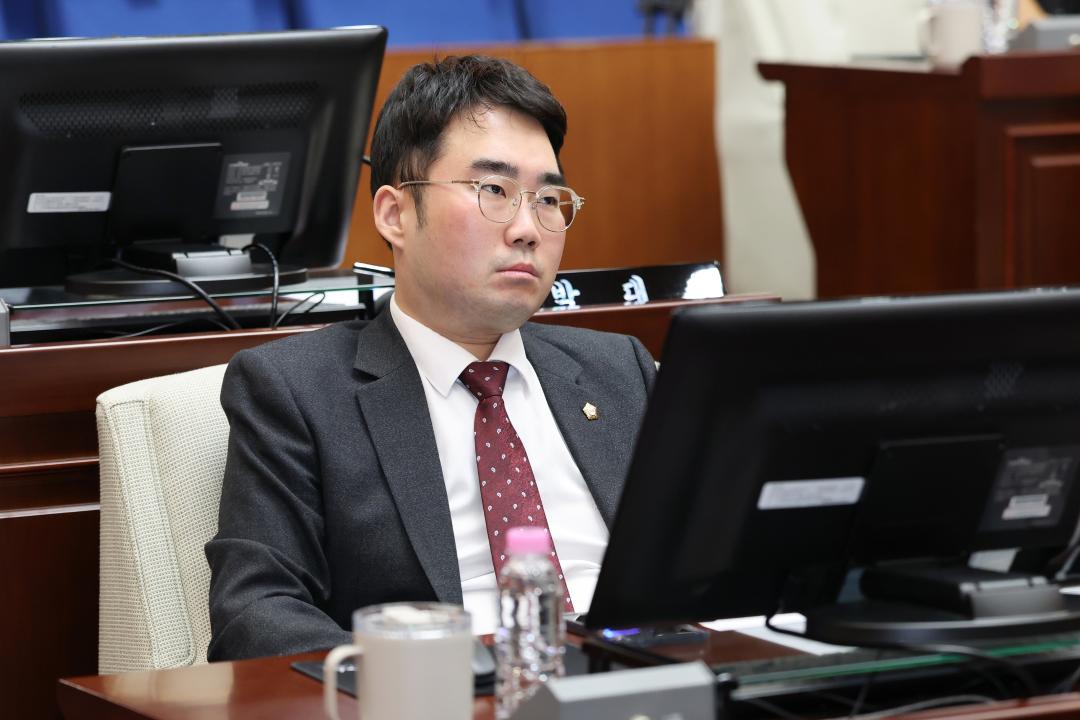 '제261회 금천구의회 임시회 본회의' 게시글의 사진(10) '260707_제261회 금천구의회 임시회 본회의 (10).jpg'