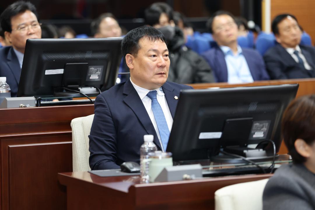 '제258회 금천구의회 제2차 정례회 제1차 본회의' 게시글의 사진(19) '251124_제258회 금천구의회 제2차 정례회 제1차 본회의 (19).jpg'