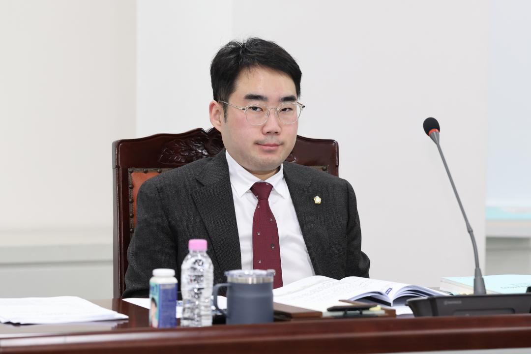 '제258회 정례회 의회운영위원회' 게시글의 사진(7) '251125_제258회 정례회 의회운영위원회 (7).jpg'