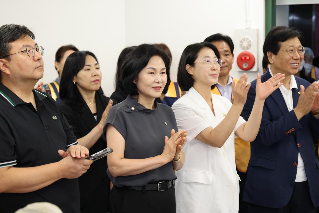 '금천장애인종합복지관 이열치열 삼계탕 나눔 행사' 게시글의 사진(12) '260725_금천장애인종합복지관 이열치열 삼계탕 나눔 행사 (12).jpg'