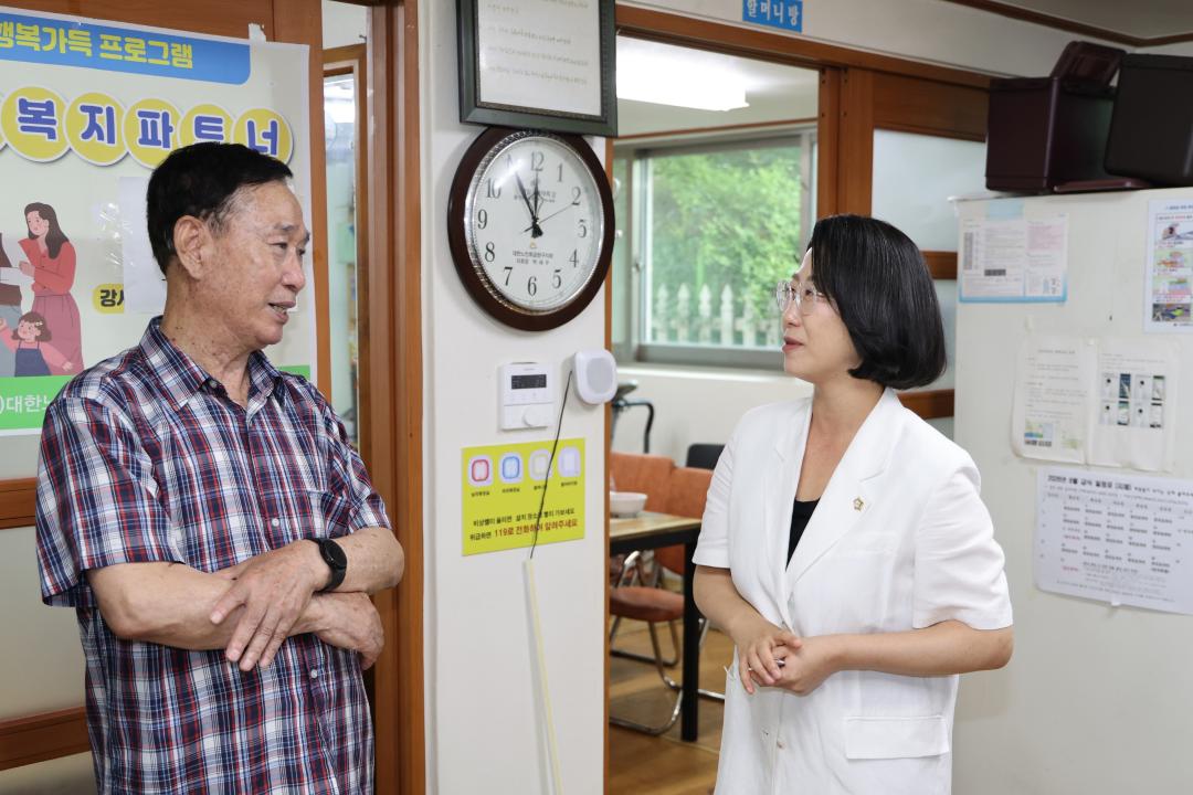 '시흥동 경로당 방문' 게시글의 사진(11) '260819_시흥동 경로당 방문 (11).jpg'