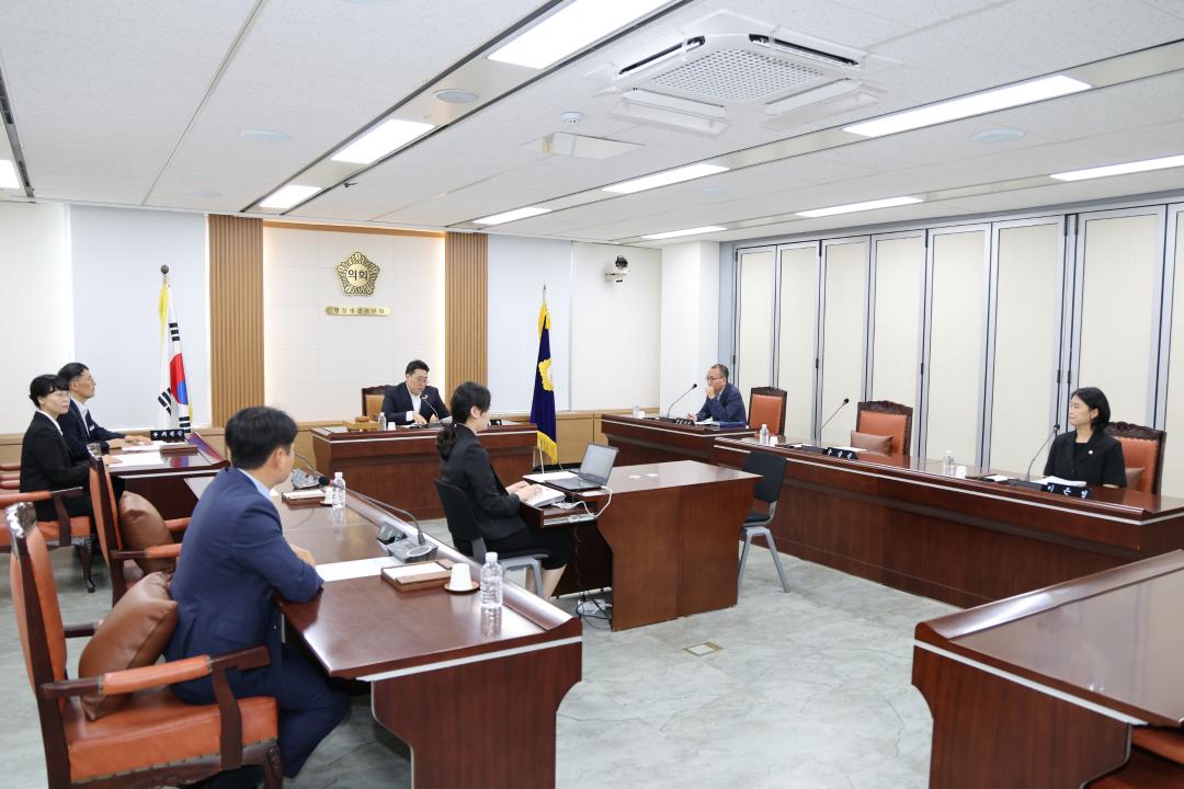 '제261회 금천구의회 임시회 행정재경위원회' 게시글의 사진(6) '260707_제261회 금천구의회 임시회 행정재경위원회 (6).jpg'