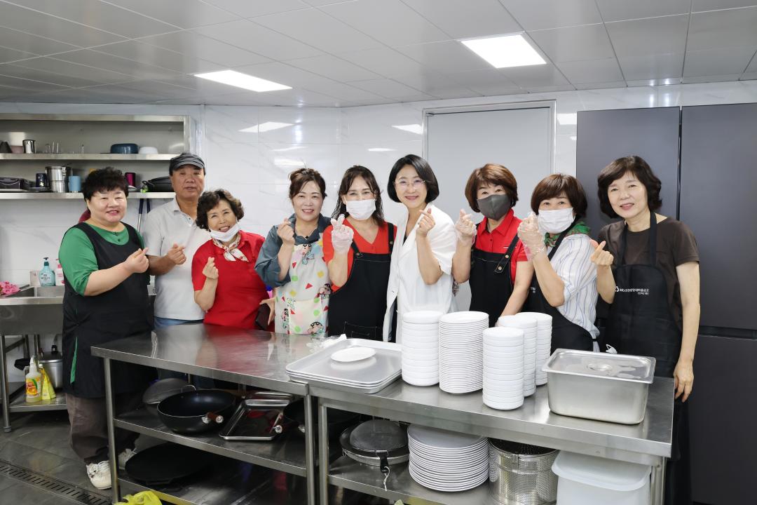 '독산1동 복숭아마을 음식나눔 행사' 게시글의 사진(2) '260819_독산1동 복숭아마을 음식나눔 행사 (2).jpg'