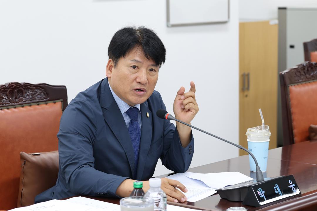'제262회 금천구의회 임시회 행정재경위원회' 게시글의 사진(8) '260722_제262회 금천구의회 임시회 행정재경위원회 (13).jpg'