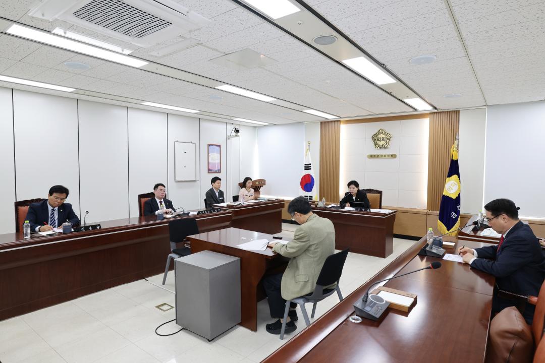 '제260회 금천구의회 복지건설위원회' 게시글의 사진(12) '260402_제260회 금천구의회 복지건설위원회 (12).jpg'