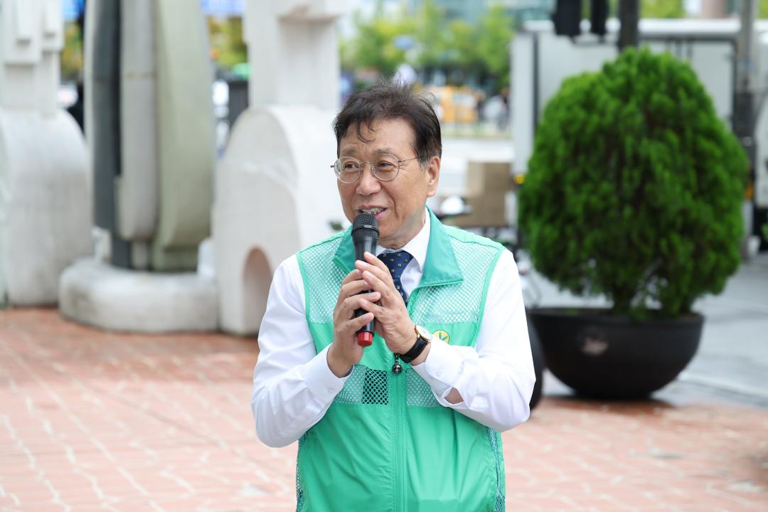 '새마을운동 금천구지회 빗물받이 주변 대청소' 게시글의 사진(2) '251014_»õ¸¶À»¿îµ¿ ±ÝÃµ±¸ÁöÈ¸ ºø¹°¹ÞÀÌ ÁÖº¯ ´ëÃ»¼Ò (2).jpg'