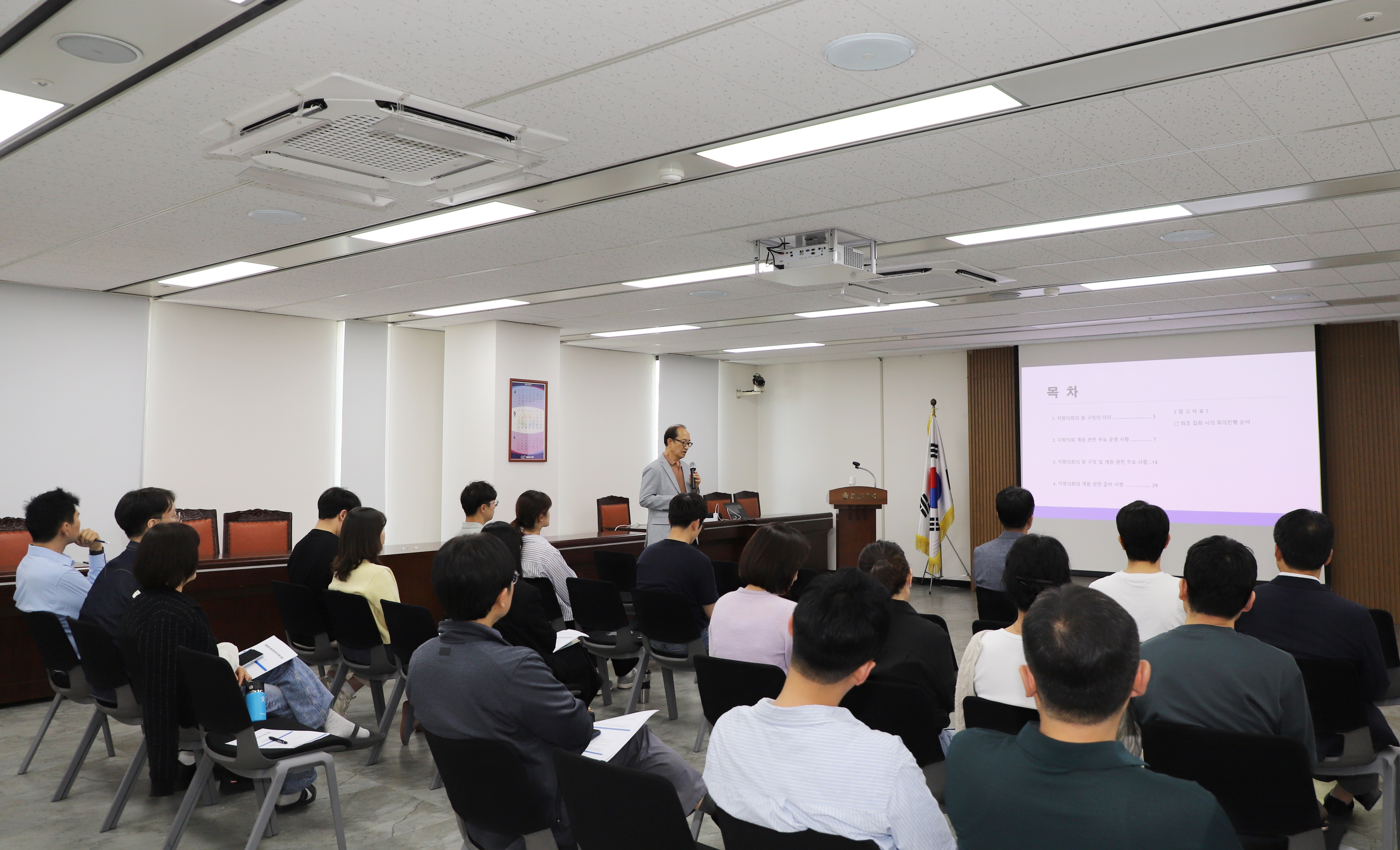 '금천구의회, 2026년 지방의회 개원 대비  직원 역량강화 교육 실시' 게시글의 사진(2) '금천구의회 역량교육(26.5.14.).JPG'