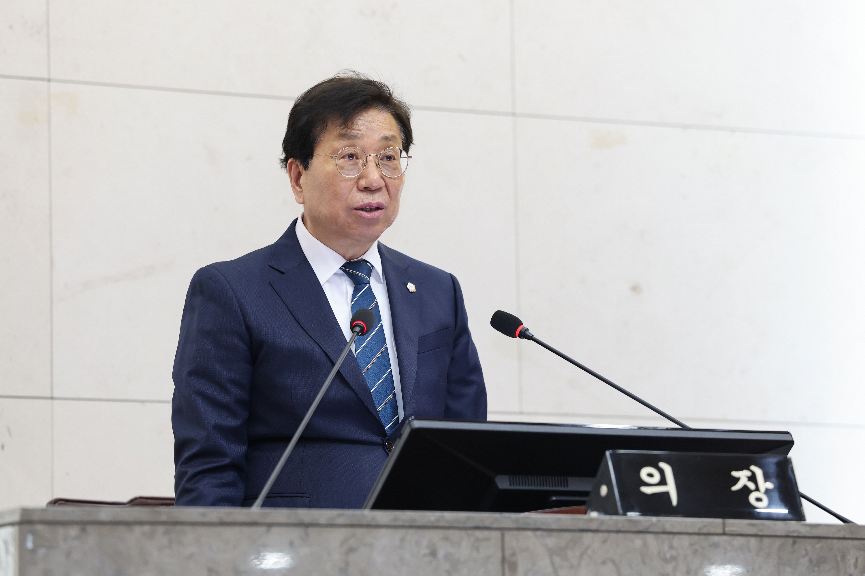 '금천구의회, 제260회 임시회 열려…임기 마무리 속 안건 심의' 게시글의 사진(3) '제260회 금천구의회 임시회 본회의(개회사).jpg'