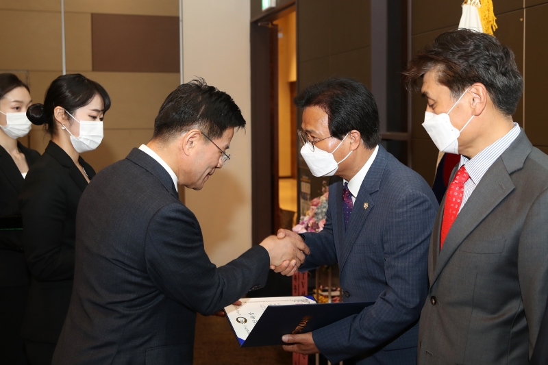 김용술 의장, TV서울 의정대상 수상