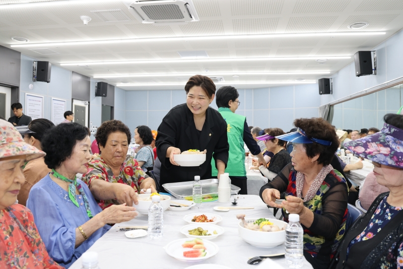 시흥5동 새마을부녀회 사랑의 삼계탕 나누기