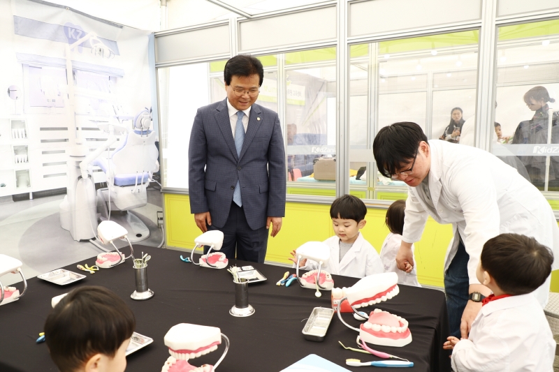 아동 직업체험 행사장 방문