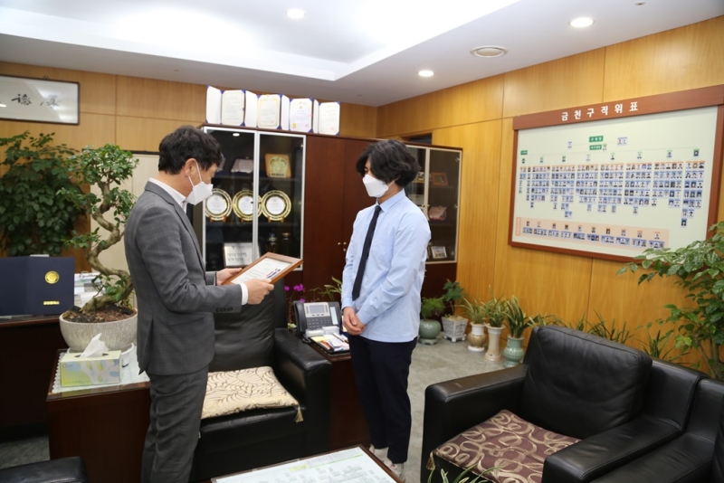 반딧불봉사대 모범학생 표창 수여