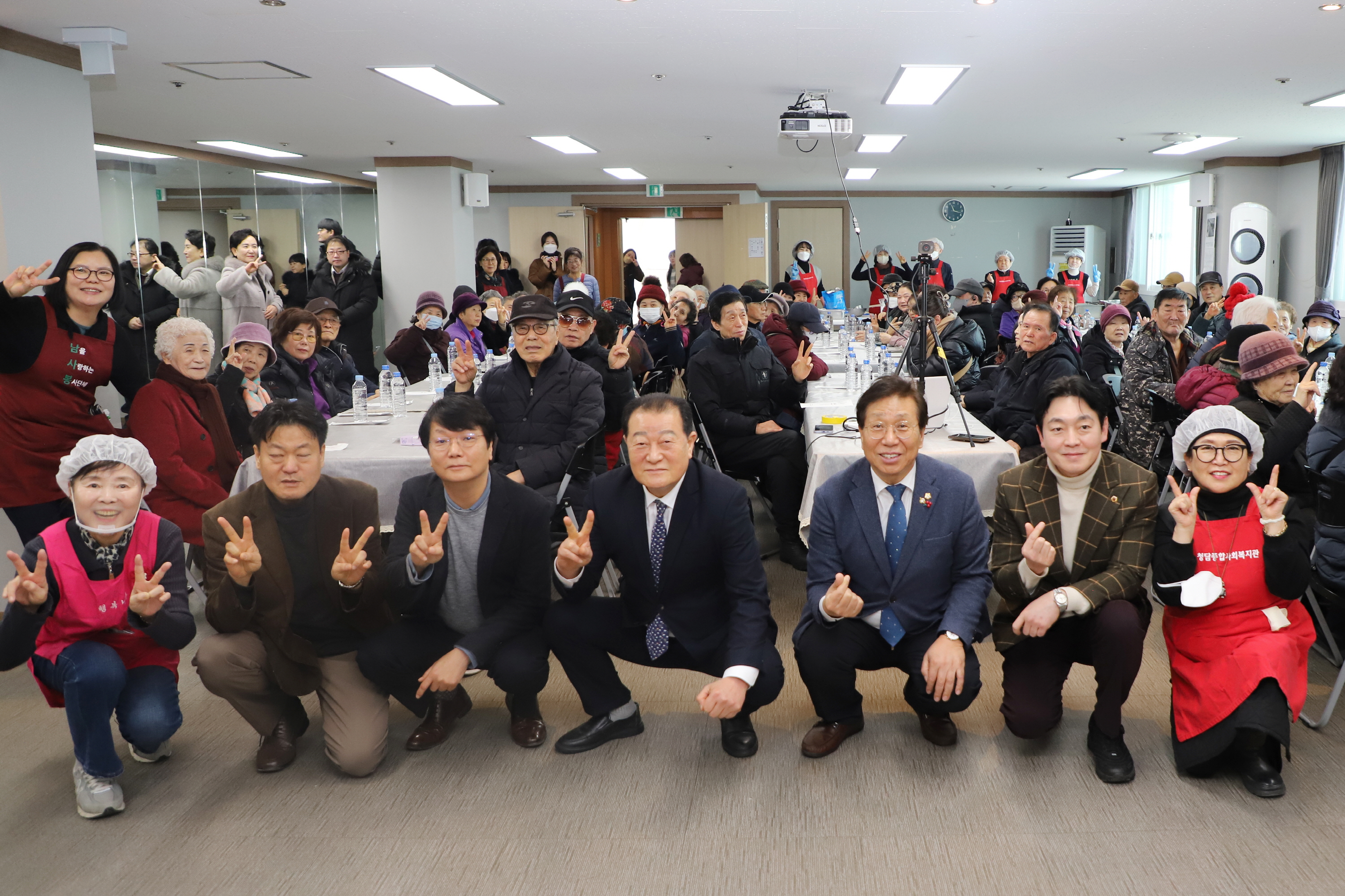 '청담사회복지관 설맞이 나눔 행사' 게시글의 사진(4) '260206_청담종합사회복지관 설맞이 나눔 행사 (4).jpg'