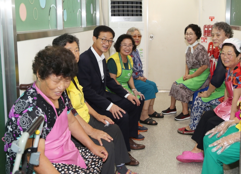 금천한내복지센터 말복맞이 건강듬뿍 사랑가득 영양닭죽 나눔 행사