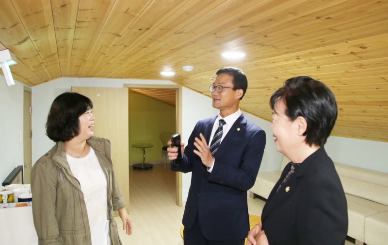 기금마련 \'디저트 카페\' 방문