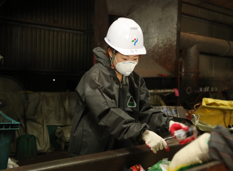 금천재활용처리장 재활용품 선별작업 체험 및 격려(2)