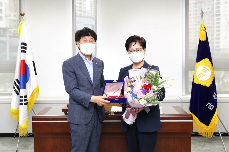 윤영희 의원,  서울시 구의회의장협의회 지방의정대상 수상