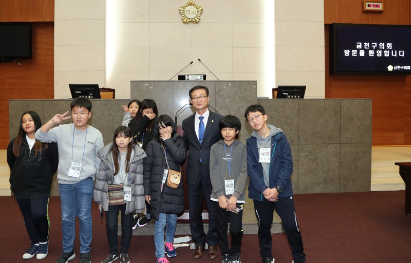 문성초등학교 사진부 의회 방문