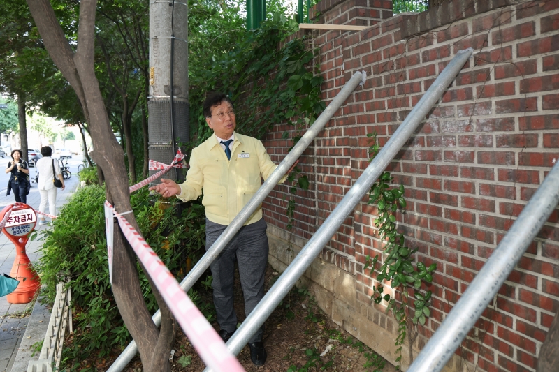 가산동 아파트 담벼락 현장 점검