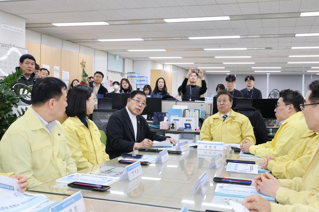 '제설대책 근무자 격려금 전달식' 게시글의 사진(14) '260102_제설대책 근무자 격려금 전달식 (14).jpg'