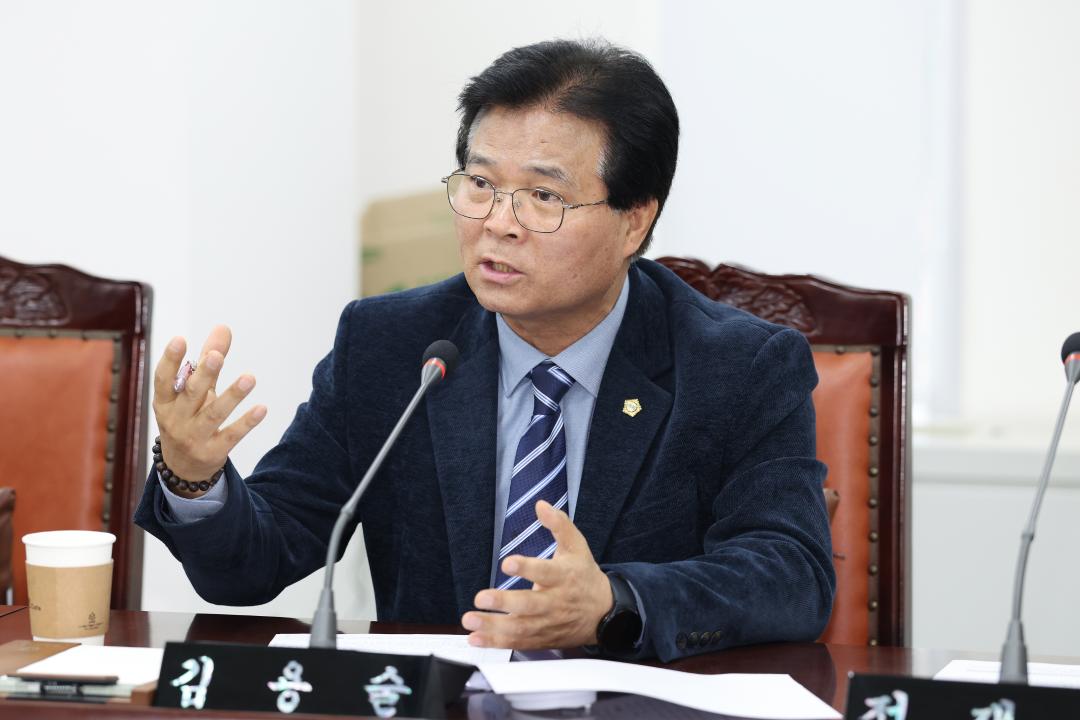 '2026년 금천구의회-집행부 지역현안 논의 간담회' 게시글의 사진(13) '260210_2026년 금천구의회-집행부 지역현안 논의 간담회 (13).jpg'
