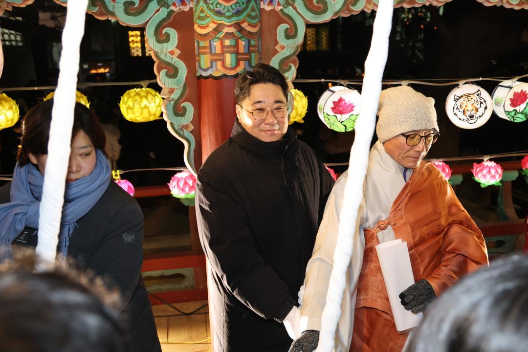 '2026년 병오년 새해맞이 호압사 타종식' 게시글의 사진(24) '260101_2026년 병오년 새해맞이 호압사 타종식 (24).jpg'